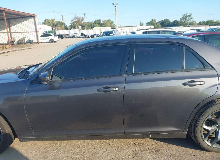 Photo 14 of 2021 Chrysler 300 (VIN 2C3CCABG2MH506990)