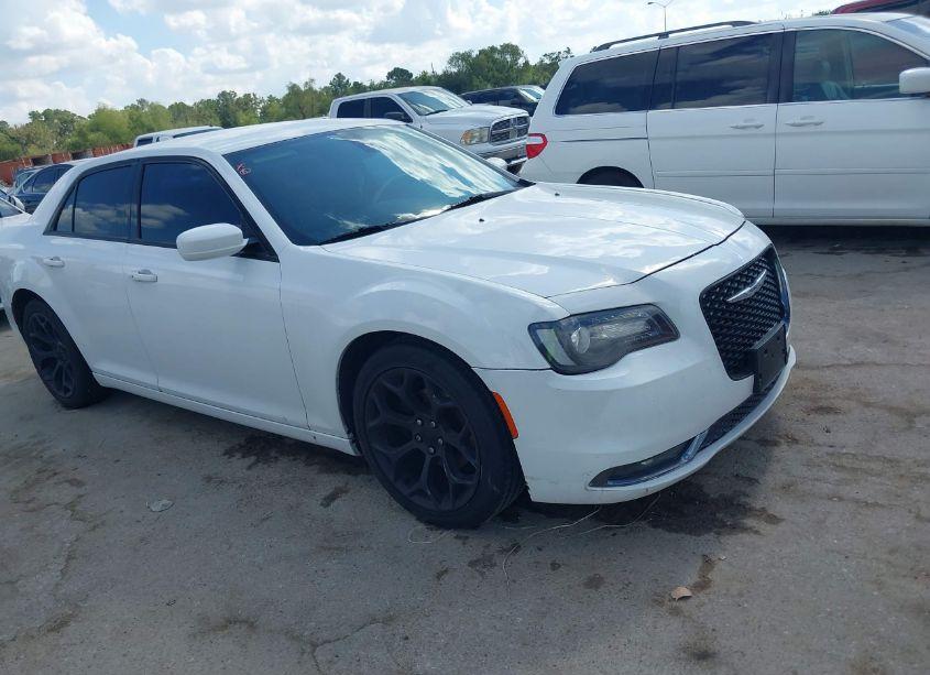 2015 Chrysler 300 (VIN 2C3CCABG3FH842070) main photo