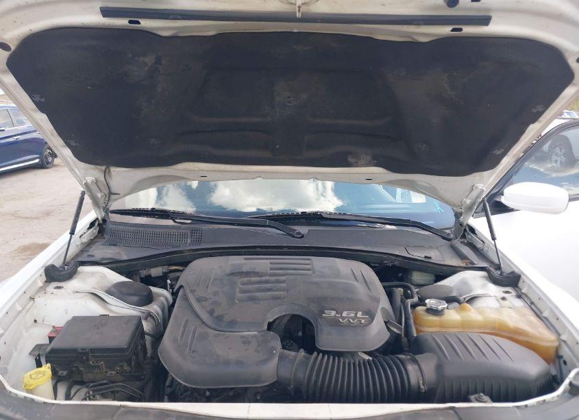 Photo 10 of 2015 Chrysler 300 (VIN 2C3CCABG3FH842070)