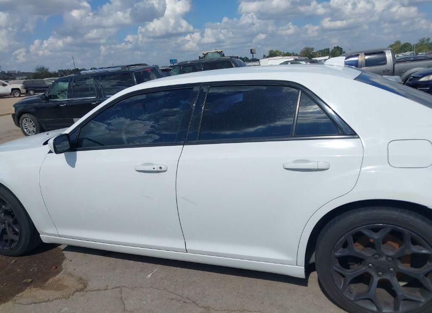 Photo 13 of 2015 Chrysler 300 (VIN 2C3CCABG3FH842070)