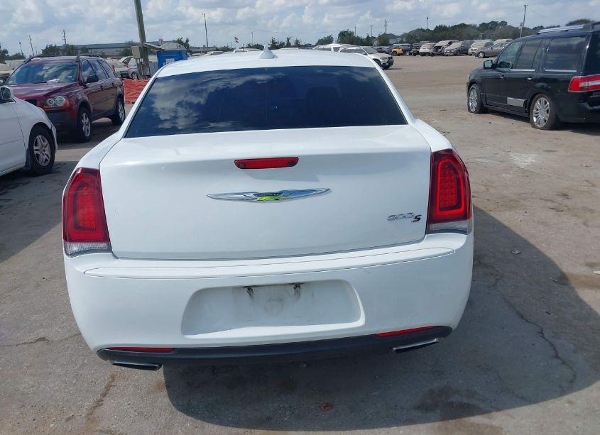Photo 15 of 2015 Chrysler 300 (VIN 2C3CCABG3FH842070)