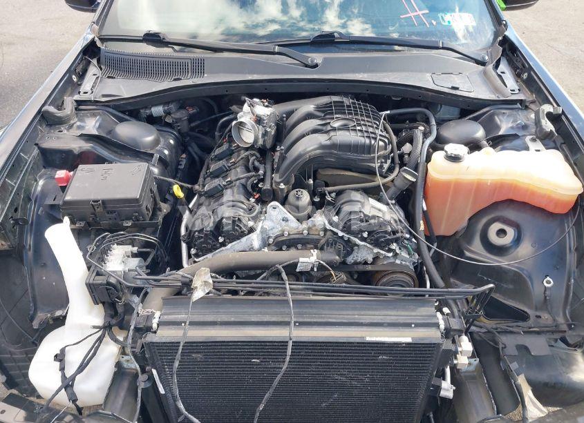 Photo 10 of 2019 Chrysler 300 300S (VIN 2C3CCABG3KH566001)