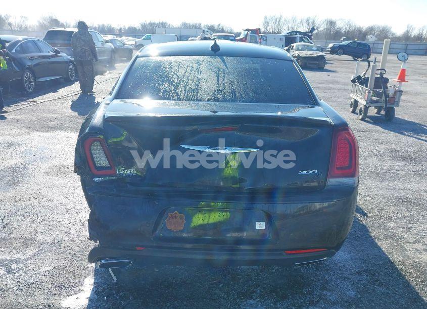 Photo 6 of 2015 Chrysler 300 300S (VIN 2C3CCABG4FH830672)