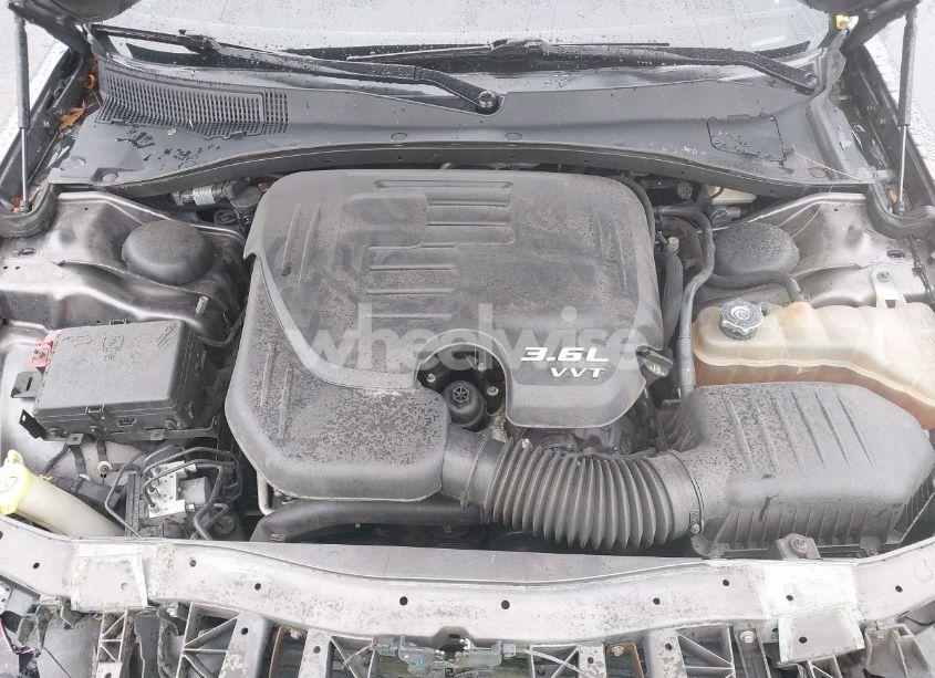 Photo 10 of 2016 Chrysler 300 300S (VIN 2C3CCABG4GH167704)