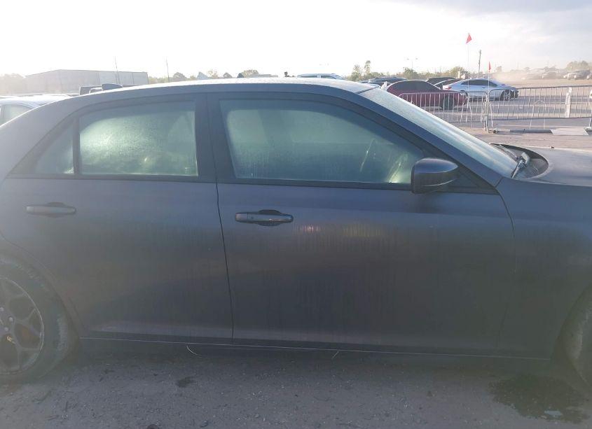 Photo 13 of 2019 Chrysler 300 300S (VIN 2C3CCABG4KH562930)