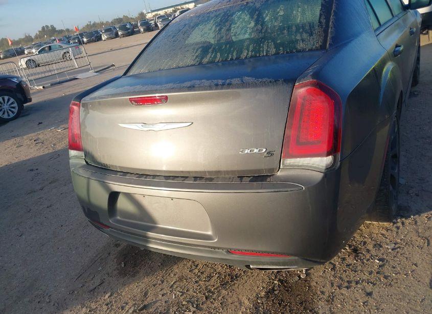 Photo 16 of 2019 Chrysler 300 300S (VIN 2C3CCABG4KH562930)