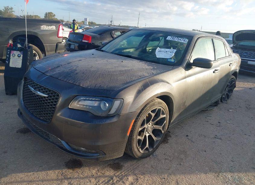 Photo 2 of 2019 Chrysler 300 300S (VIN 2C3CCABG4KH562930)