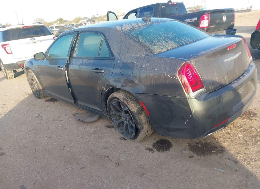 Photo 3 of 2019 Chrysler 300 300S (VIN 2C3CCABG4KH562930)