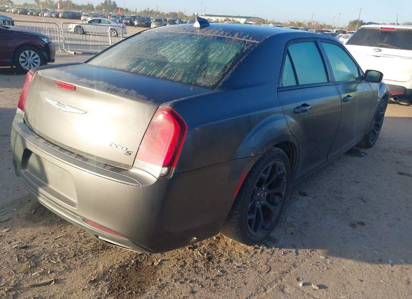 Photo 4 of 2019 Chrysler 300 300S (VIN 2C3CCABG4KH562930)