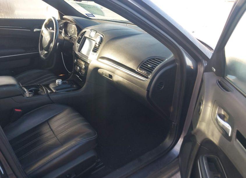 Photo 5 of 2019 Chrysler 300 300S (VIN 2C3CCABG4KH562930)