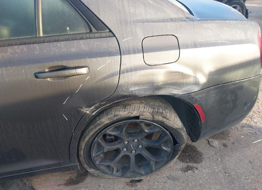 Photo 6 of 2019 Chrysler 300 300S (VIN 2C3CCABG4KH562930)