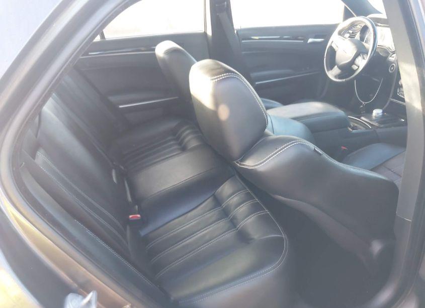 Photo 8 of 2019 Chrysler 300 300S (VIN 2C3CCABG4KH562930)