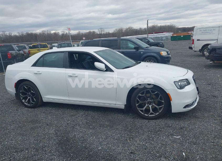 Photo 13 of 2015 Chrysler 300 300S (VIN 2C3CCABG5FH743265)