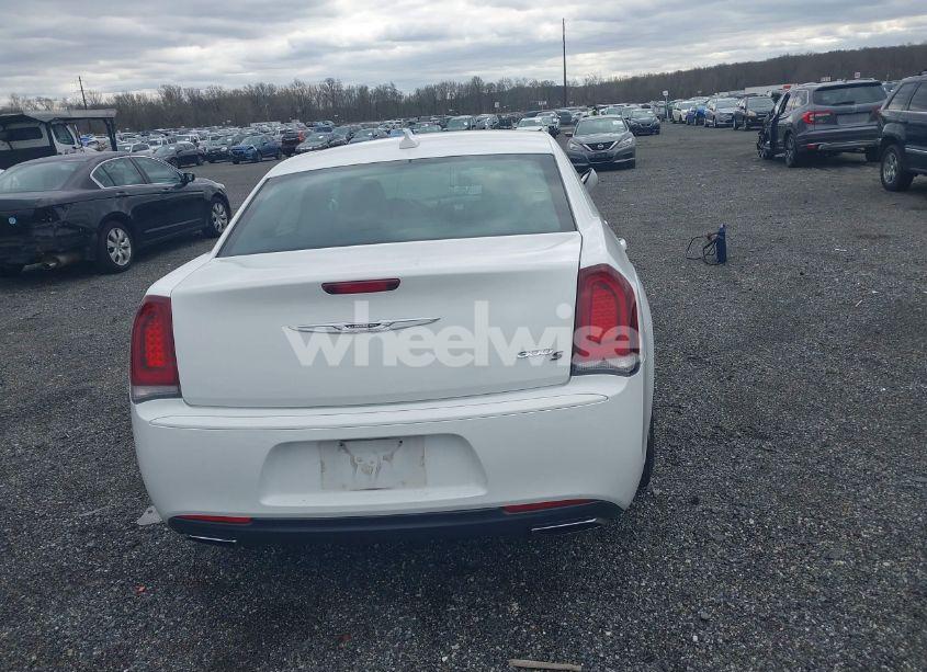 Photo 16 of 2015 Chrysler 300 300S (VIN 2C3CCABG5FH743265)