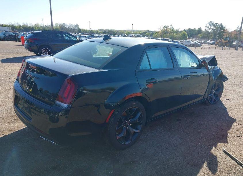 Photo 4 of 2023 Chrysler 300 300S (VIN 2C3CCABG5PH561115)