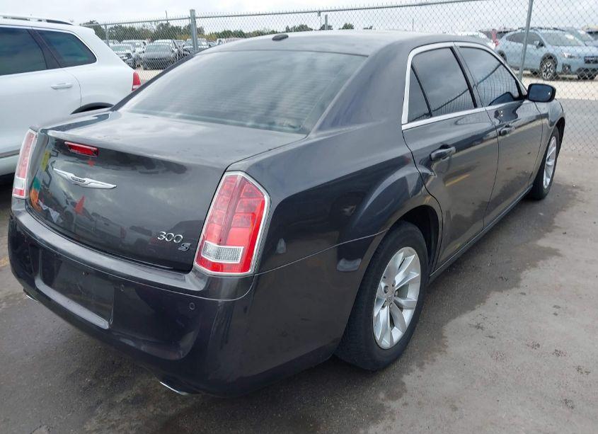 Photo 4 of 2013 Chrysler 300 (VIN 2C3CCABG6DH556565)