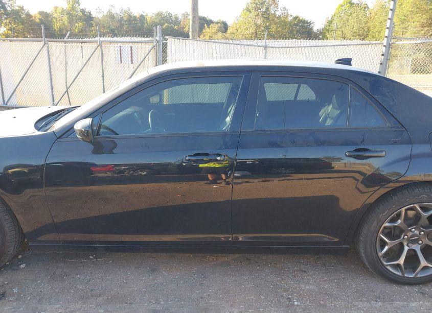 Photo 15 of 2016 Chrysler 300 300S (VIN 2C3CCABG6GH310961)