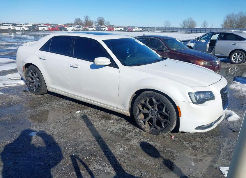 2015 Chrysler 300 (VIN 2C3CCABG7FH786571) main photo