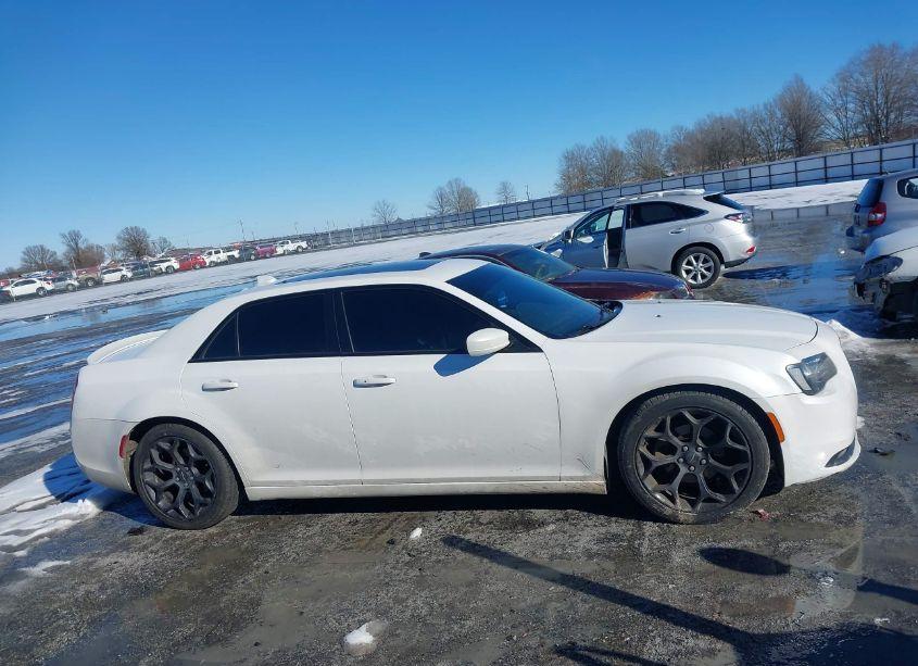 Photo 13 of 2015 Chrysler 300 (VIN 2C3CCABG7FH786571)