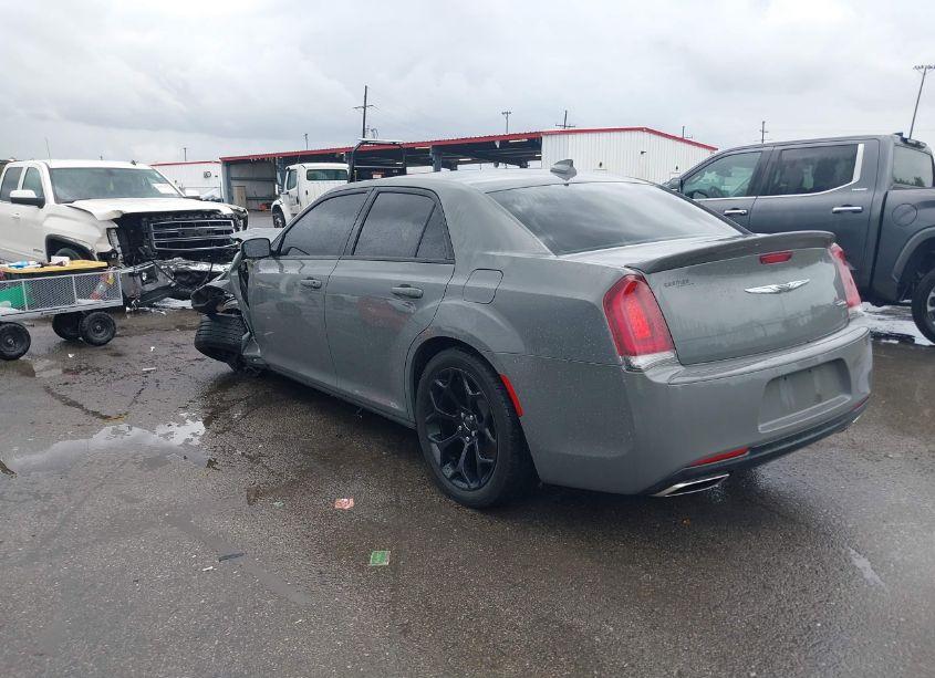 Photo 3 of 2019 Chrysler 300 300S (VIN 2C3CCABG7KH722413)