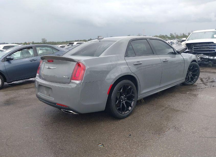 Photo 4 of 2019 Chrysler 300 300S (VIN 2C3CCABG7KH722413)