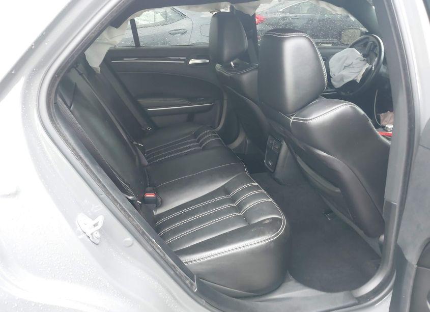 Photo 8 of 2019 Chrysler 300 300S (VIN 2C3CCABG7KH722413)