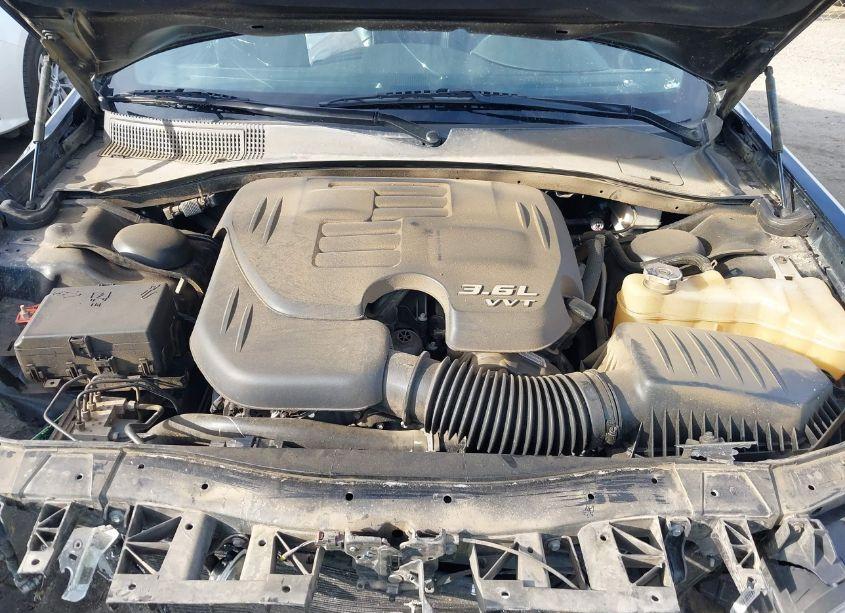 Photo 10 of 2021 Chrysler 300 300S (VIN 2C3CCABG7MH598856)