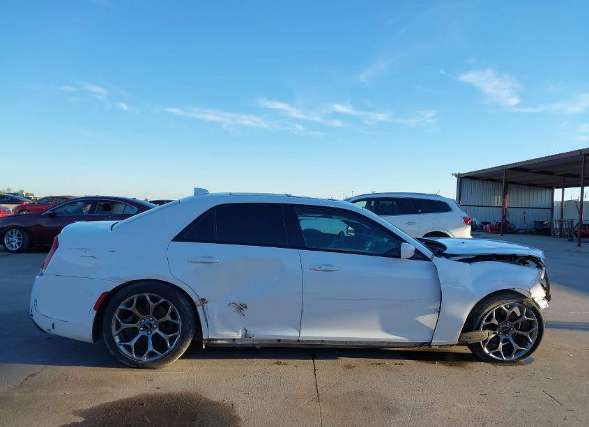 Photo 13 of 2016 Chrysler 300 300S (VIN 2C3CCABG8GH198213)