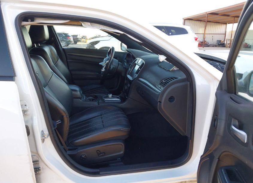 Photo 5 of 2016 Chrysler 300 300S (VIN 2C3CCABG8GH198213)