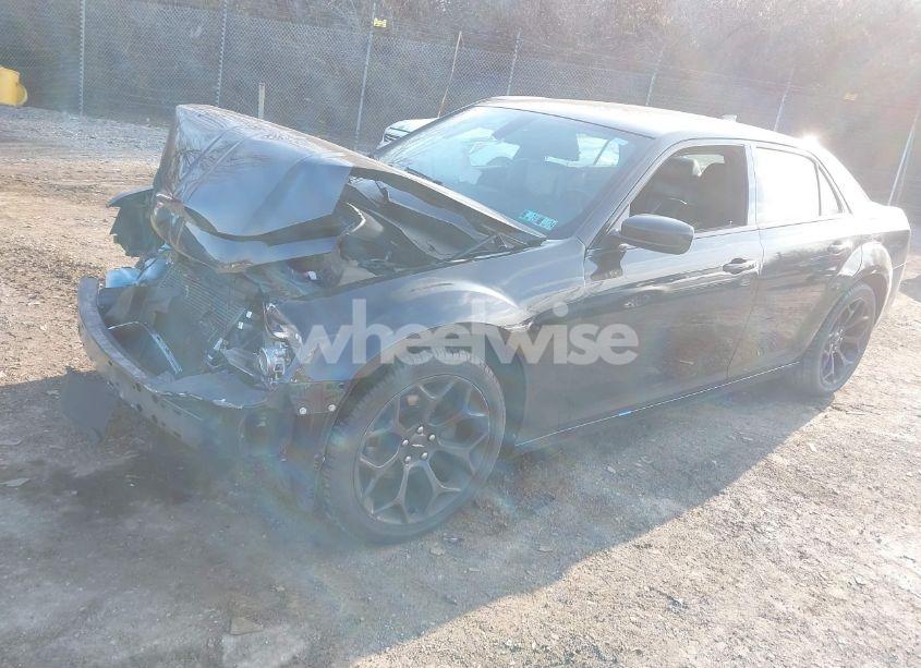 Photo 2 of 2020 Chrysler 300 300S (VIN 2C3CCABG8LH163911)