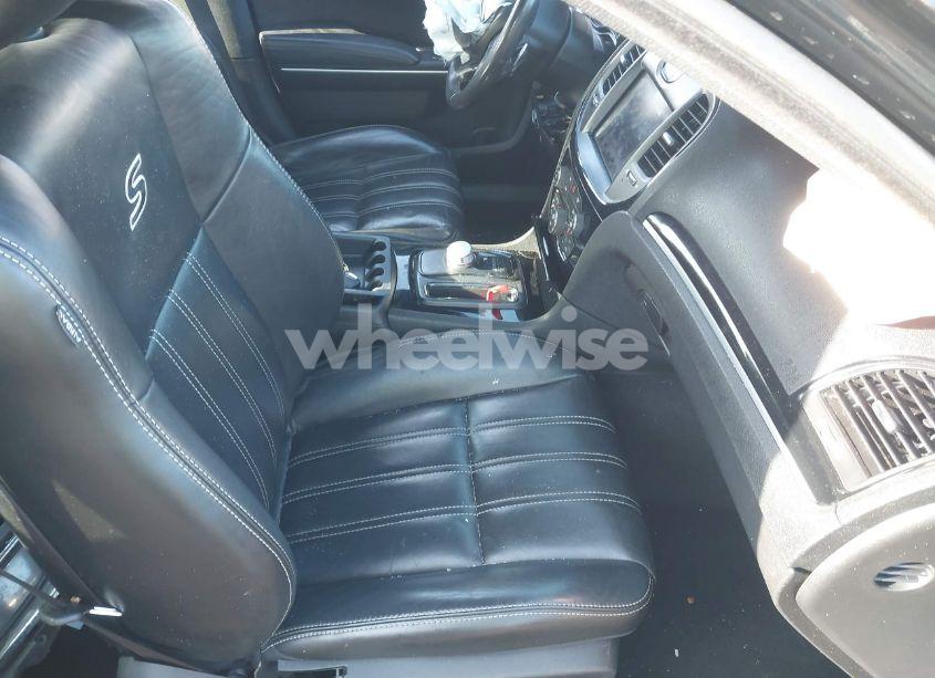 Photo 5 of 2020 Chrysler 300 300S (VIN 2C3CCABG8LH163911)