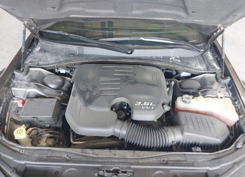 Photo 10 of 2021 Chrysler 300 300S (VIN 2C3CCABG8MH524071)