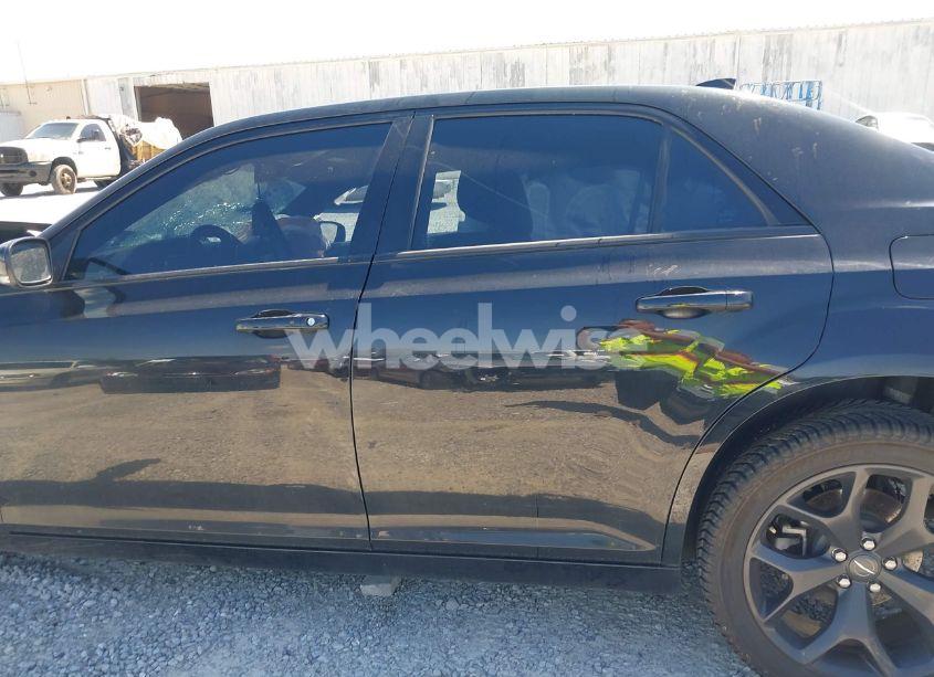 Photo 13 of 2021 Chrysler 300 300S (VIN 2C3CCABG8MH585792)