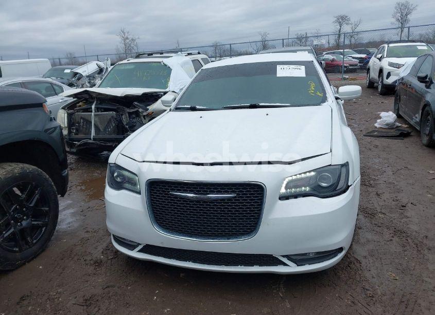 Photo 12 of 2015 Chrysler 300 300S (VIN 2C3CCABG9FH921565)