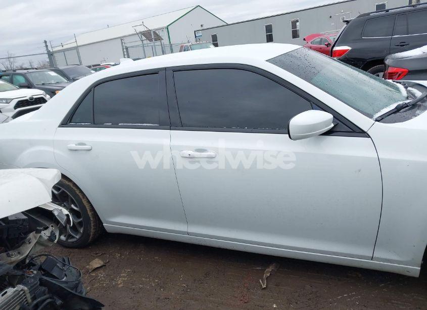 Photo 13 of 2015 Chrysler 300 300S (VIN 2C3CCABG9FH921565)