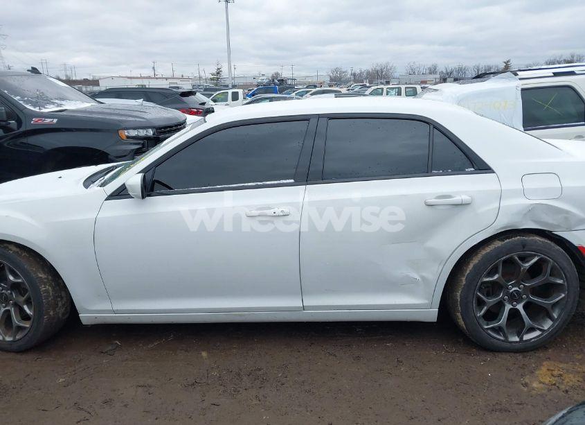 Photo 14 of 2015 Chrysler 300 300S (VIN 2C3CCABG9FH921565)