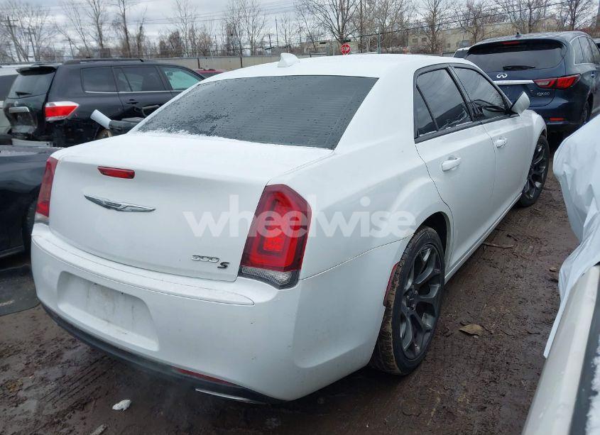 Photo 4 of 2015 Chrysler 300 300S (VIN 2C3CCABG9FH921565)
