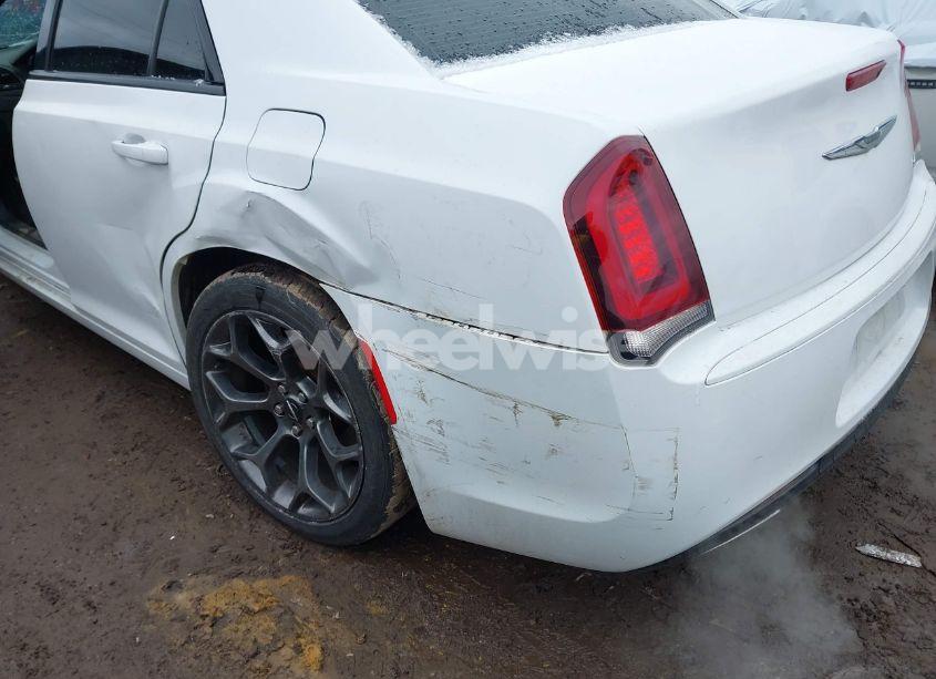 Photo 6 of 2015 Chrysler 300 300S (VIN 2C3CCABG9FH921565)