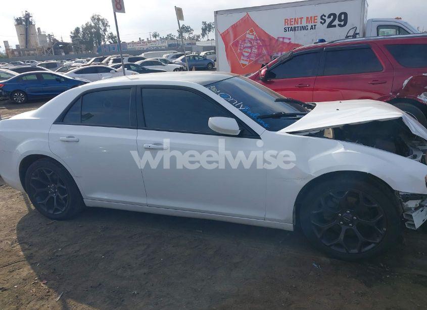 Photo 14 of 2019 Chrysler 300 300S (VIN 2C3CCABG9KH562695)