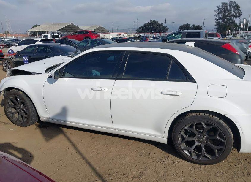 Photo 15 of 2019 Chrysler 300 300S (VIN 2C3CCABG9KH562695)