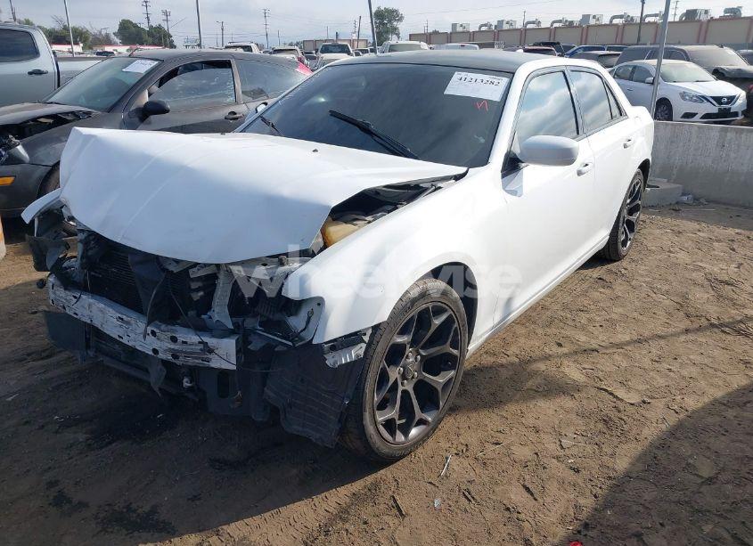 Photo 2 of 2019 Chrysler 300 300S (VIN 2C3CCABG9KH562695)