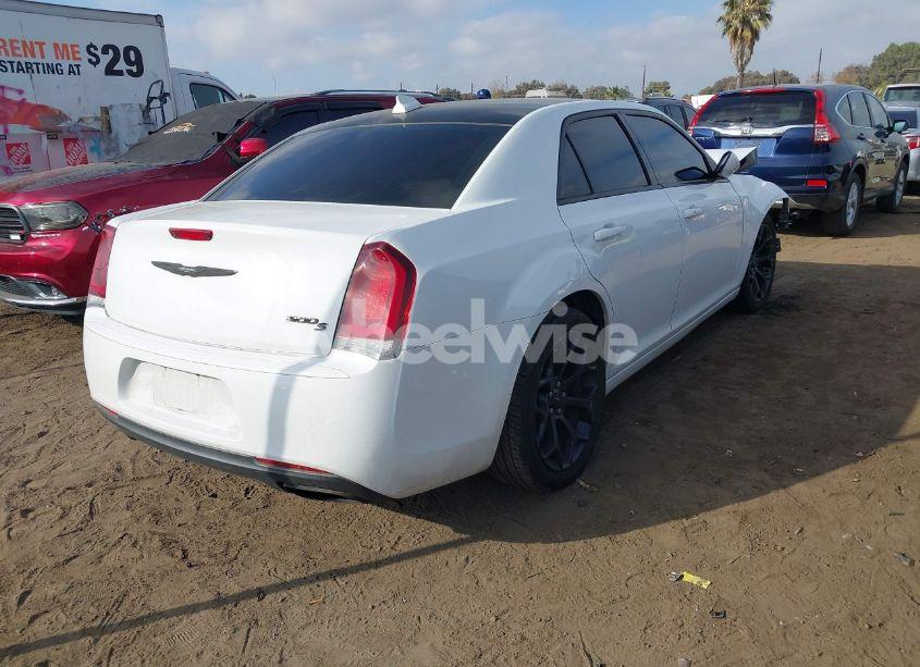 Photo 4 of 2019 Chrysler 300 300S (VIN 2C3CCABG9KH562695)