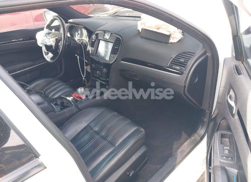 Photo 5 of 2019 Chrysler 300 300S (VIN 2C3CCABG9KH562695)