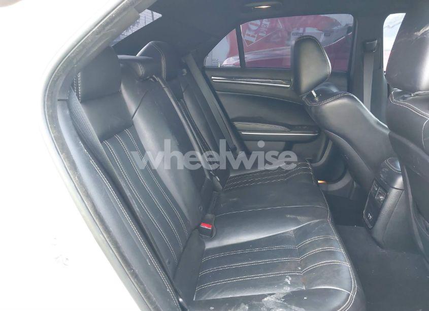 Photo 8 of 2019 Chrysler 300 300S (VIN 2C3CCABG9KH562695)