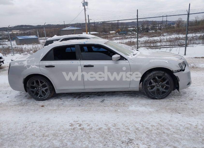 Photo 13 of 2021 Chrysler 300 300S (VIN 2C3CCABG9MH545687)