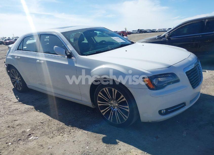 2013 Chrysler 300 300S (VIN 2C3CCABGXDH699096) main photo