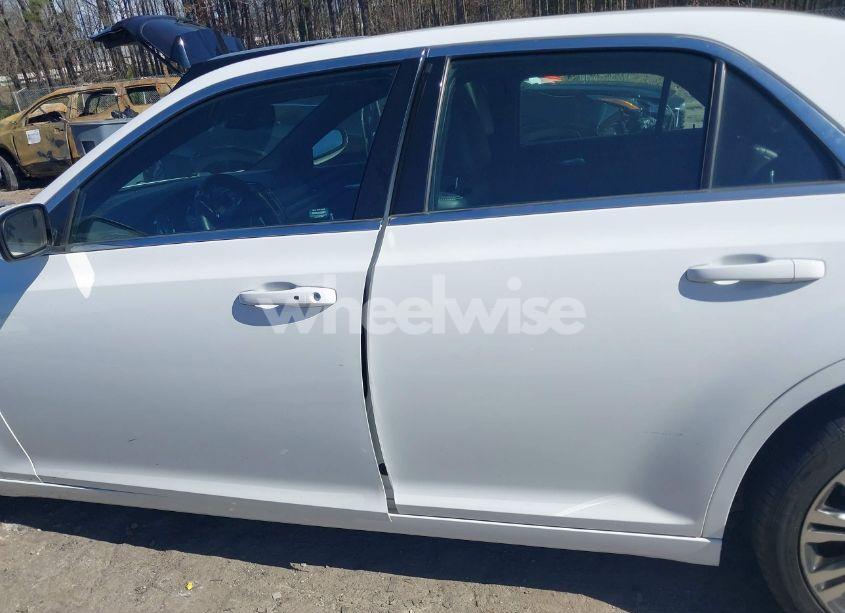 Photo 15 of 2013 Chrysler 300 300S (VIN 2C3CCABGXDH699096)