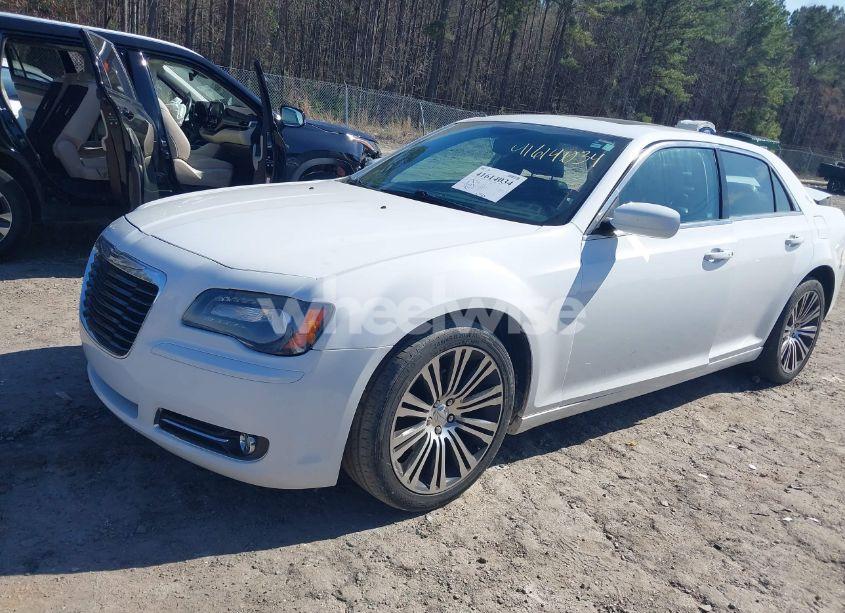 Photo 2 of 2013 Chrysler 300 300S (VIN 2C3CCABGXDH699096)