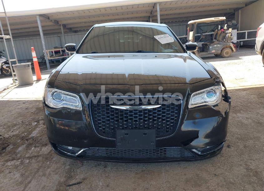 Photo 13 of 2018 Chrysler 300 300S (VIN 2C3CCABGXJH254868)