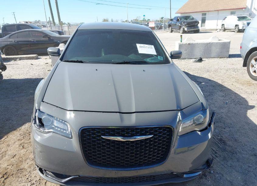 Photo 12 of 2019 Chrysler 300 300S (VIN 2C3CCABGXKH515448)